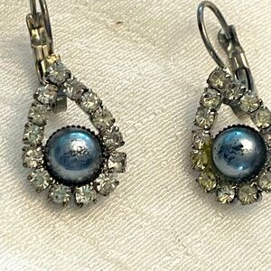 Silvertone clear cut round crystal drop blue grey pearl drop lever back earring